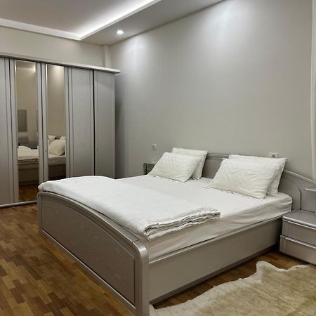 Dry Lake Apartment Tiranë Ngoại thất bức ảnh