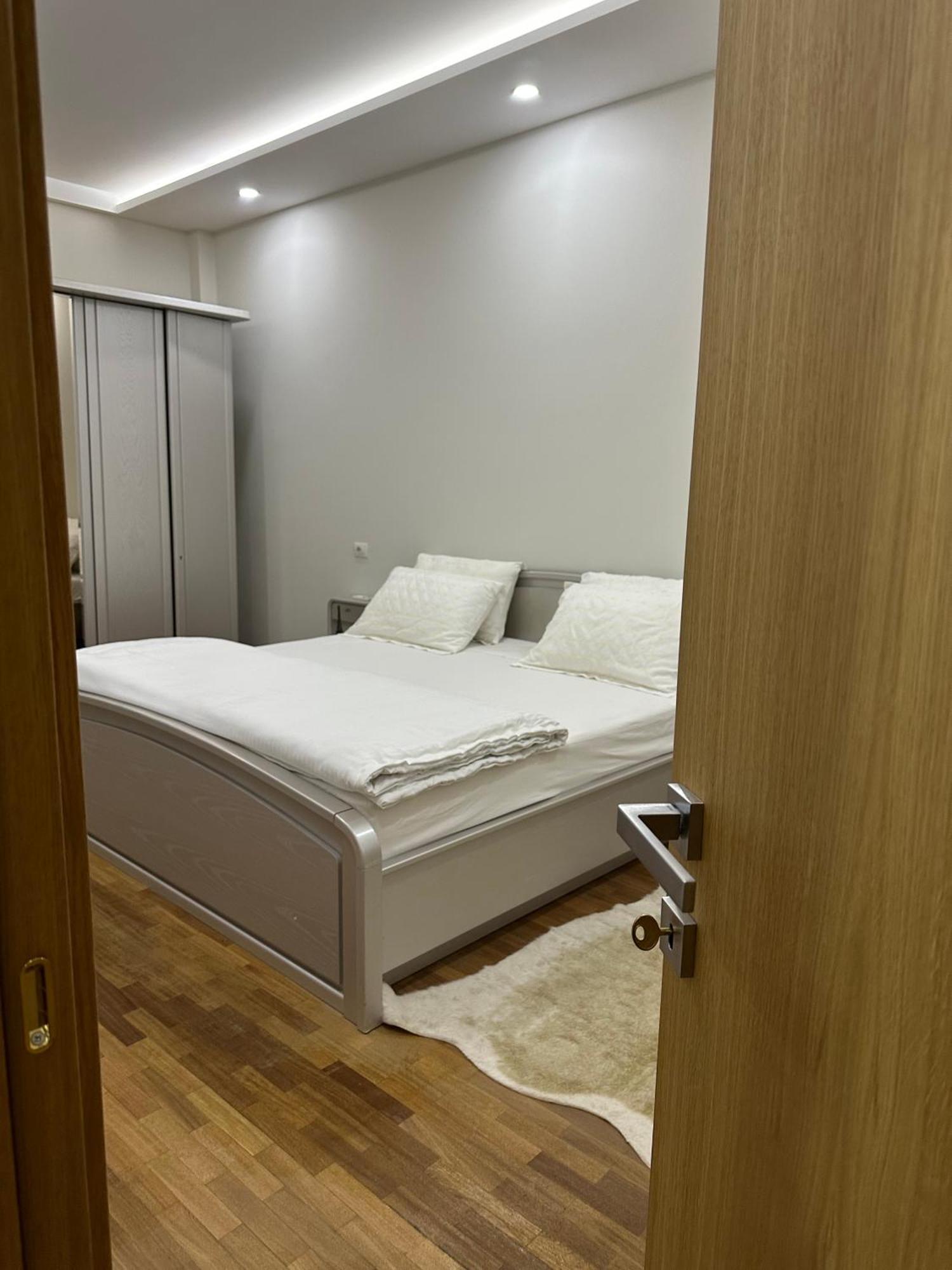 Dry Lake Apartment Tiranë Ngoại thất bức ảnh