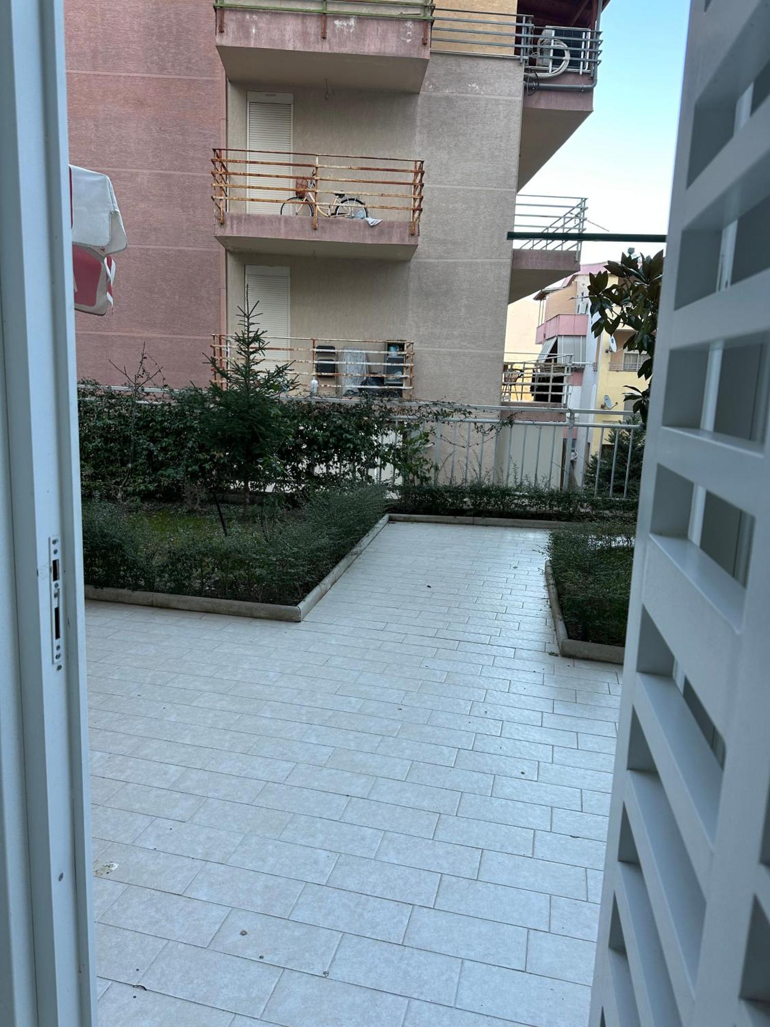Dry Lake Apartment Tiranë Ngoại thất bức ảnh
